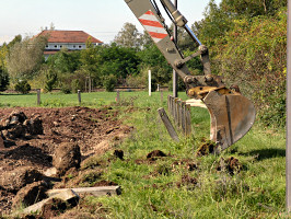 Neubau eines Kunstrasen-Sportplatz auf der Mettnau Herbst/Winter 2006