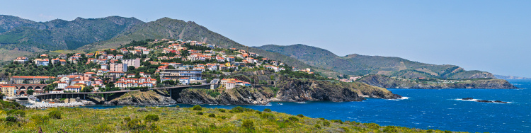 Blick vom Cap Cerbre auf
                                          Cerbere, Cote Vermeille,
                                          Roussillon, Sdfrankreich