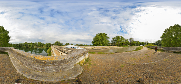 Canal du Midi bei
                                            Beziers, Languedoc,
                                            Frankreich Kugelpanorama an
                                            der Kanalbrcke ber den
                                            Fluss Orb