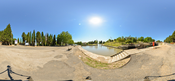 Canal du Midi bei
                                            Beziers, Languedoc,
                                            Frankreich Kugelpanorama
                                            unterhalb der
                                            Schleusentreppe von
                                            Foncerannes