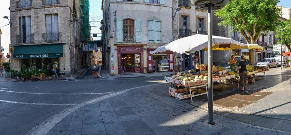 In der Altstadt von
                                            Pezenas, Languedoc,
                                            Frankreich Kugelpanorama in
                                            der sdfranzsischen
                                            Molirestadt.