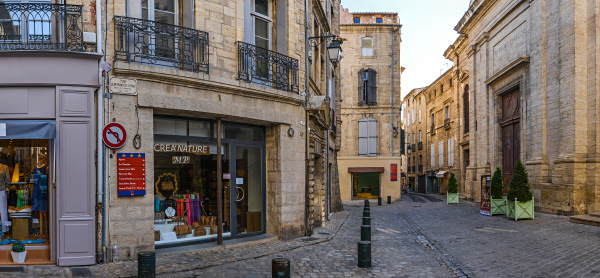 In der Altstadt von
                                            Pezenas, Languedoc,
                                            Frankreich Kugelpanorama in
                                            der sdfranzsischen
                                            Molirestadt.