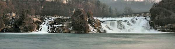 Langzeitbelichtung am Rheinfall
                                          bei extremen Niedrigwasser